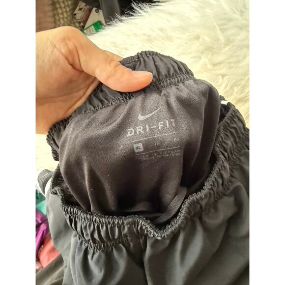 Nike black athletic shorts size XL - Picture 2 of 2